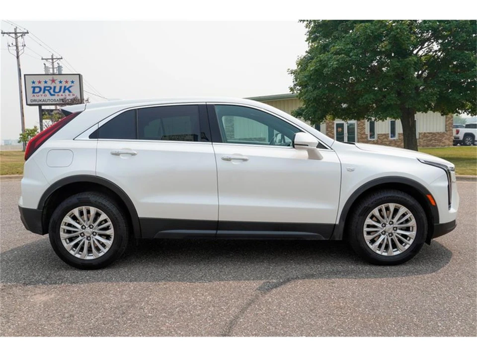2024 Cadillac XT4 - Image 2 of 31
