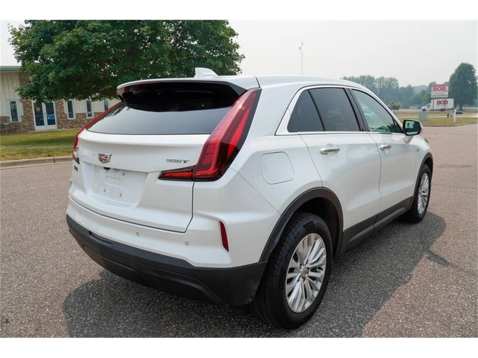 2024 Cadillac XT4 - Image 3 of 31