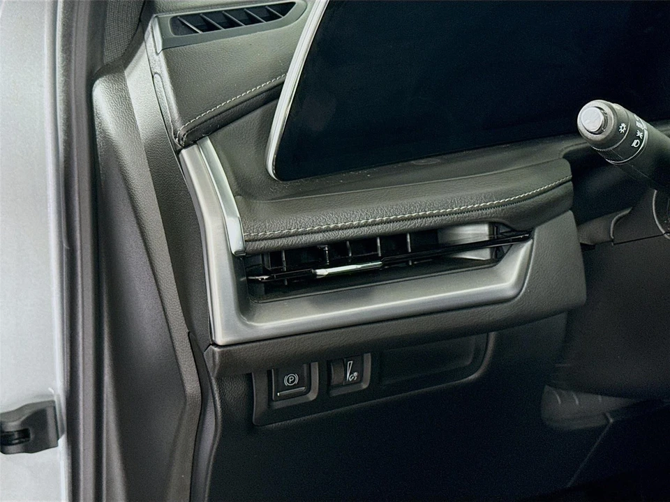 2024 Cadillac XT4 - Image 10 of 21