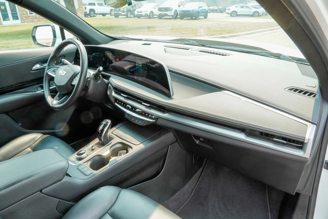 2024 Cadillac XT4 - Image 17 of 31