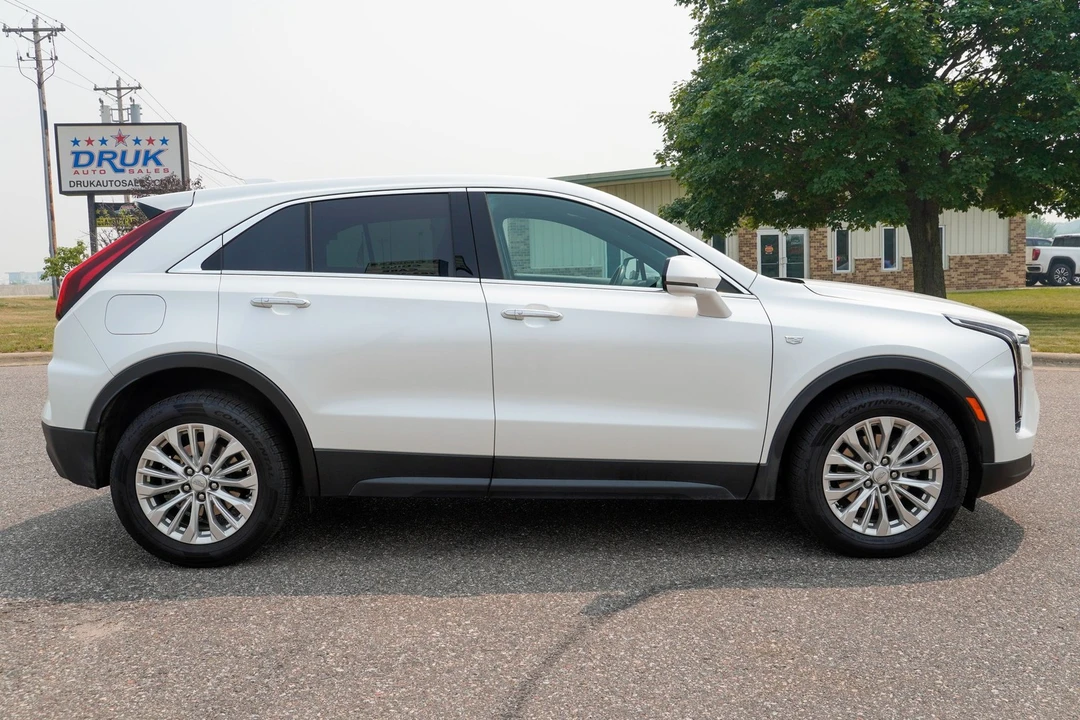2024 Cadillac XT4 - Image 2 of 31