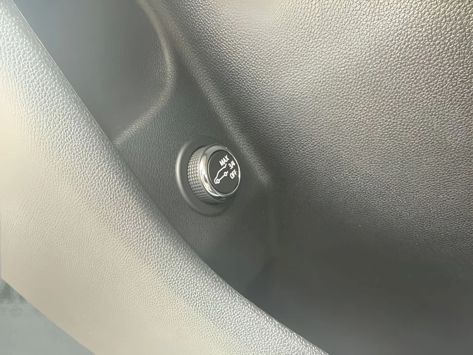 2024 Cadillac XT4 - Image 27 of 31