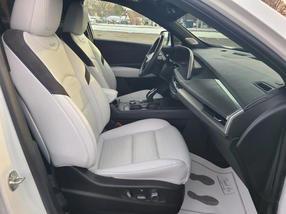 2024 Cadillac XT4 - Image 15 of 21