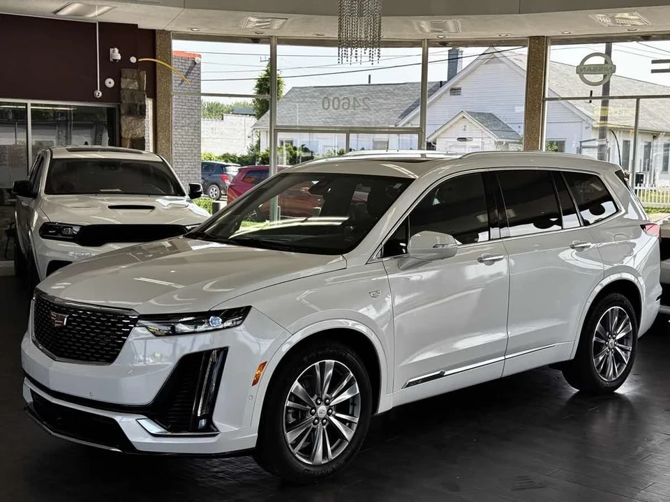 2024 Cadillac XT6 - Image 2 of 12