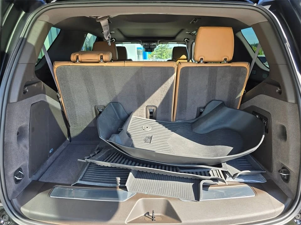 2024 Cadillac Escalade 5th Gen - Image 15 of 20