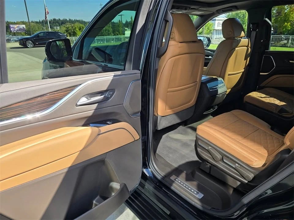 2024 Cadillac Escalade 5th Gen - Image 16 of 20