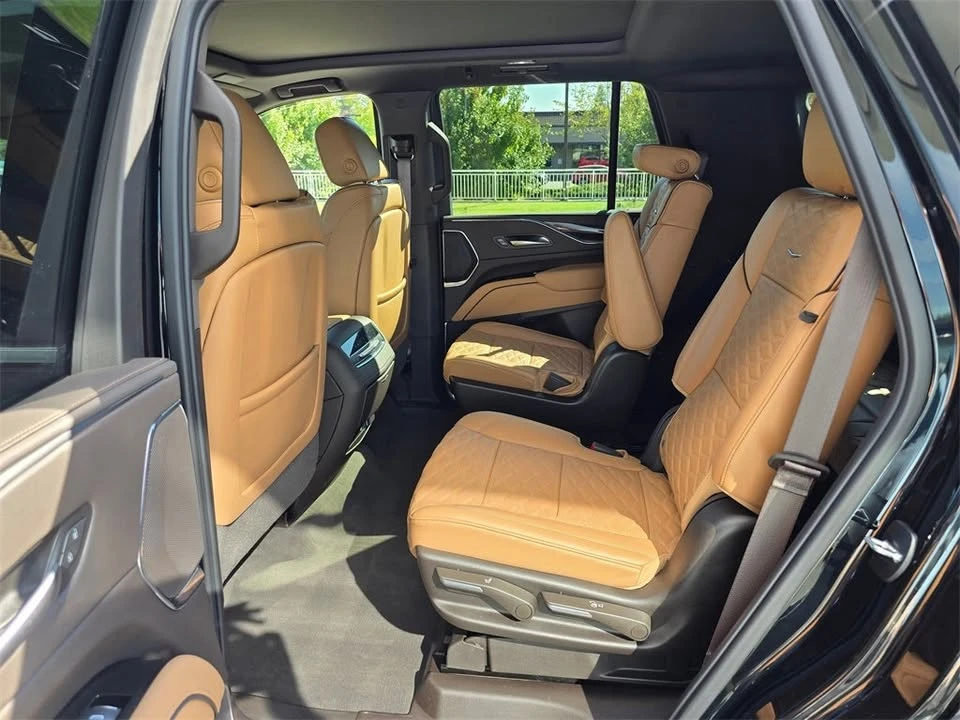 2024 Cadillac Escalade 5th Gen - Image 17 of 20