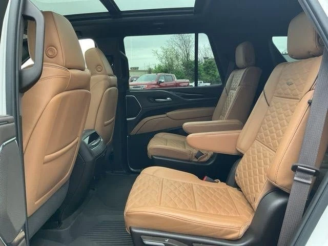 2024 Cadillac Escalade 5th Gen - Image 17 of 20