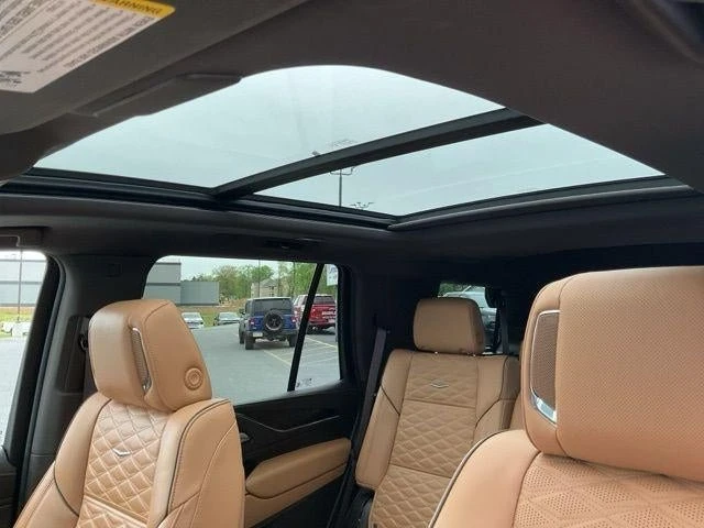 2024 Cadillac Escalade 5th Gen - Image 16 of 20