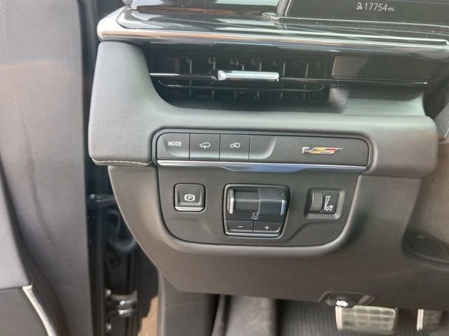 2024 Cadillac Escalade 5th Gen - Image 15 of 18