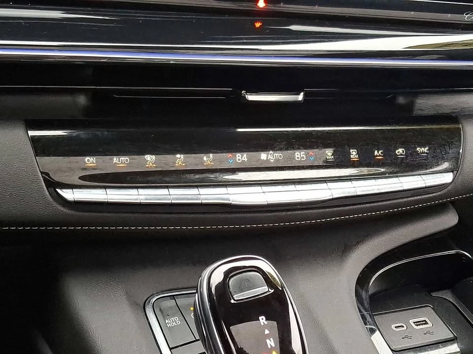 2024 Cadillac Escalade 5th Gen - Image 17 of 20