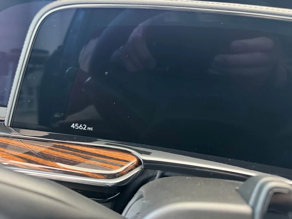 2024 Cadillac Escalade 5th Gen - Image 11 of 13