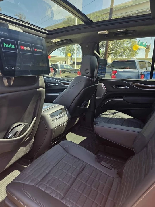 2024 Cadillac Escalade 5th Gen - Image 14 of 18