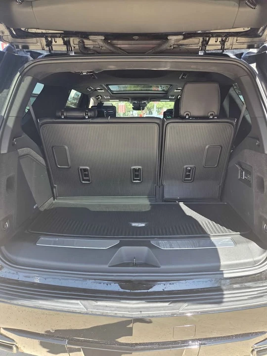 2024 Cadillac Escalade 5th Gen - Image 17 of 18