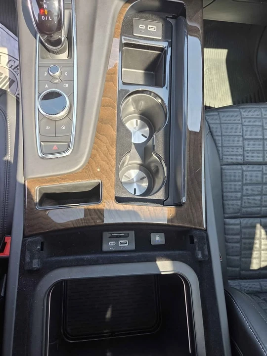 2024 Cadillac Escalade 5th Gen - Image 13 of 18