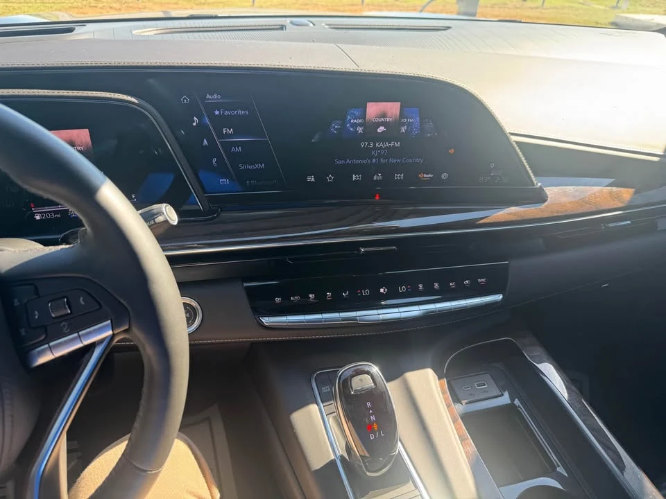 2024 Cadillac Escalade 5th Gen - Image 16 of 20