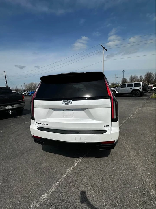 2024 Cadillac Escalade 5th Gen - Image 16 of 18