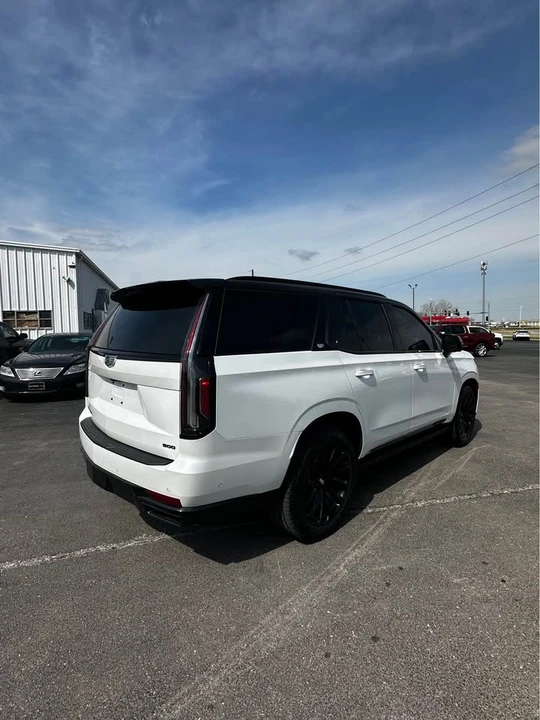 2024 Cadillac Escalade 5th Gen - Image 17 of 18