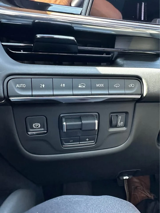 2024 Cadillac Escalade 5th Gen - Image 9 of 20