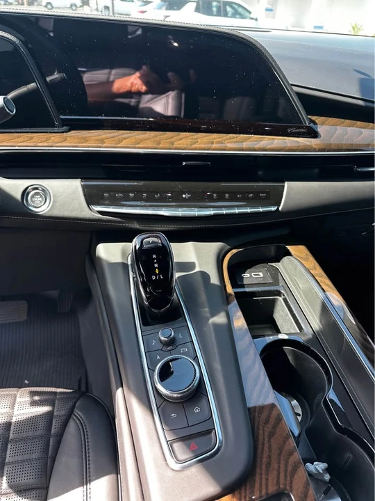 2024 Cadillac Escalade 5th Gen - Image 18 of 20