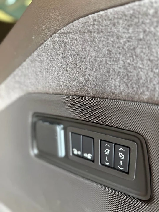 2024 Cadillac Escalade 5th Gen - Image 7 of 13