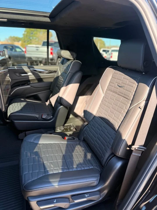 2024 Cadillac Escalade-V 5th Gen - Image 16 of 18