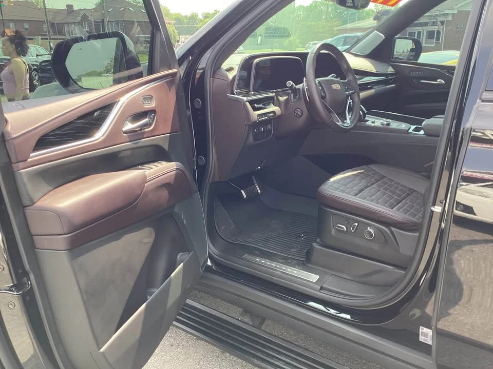 2024 Cadillac Escalade-V 5th Gen - Image 5 of 8