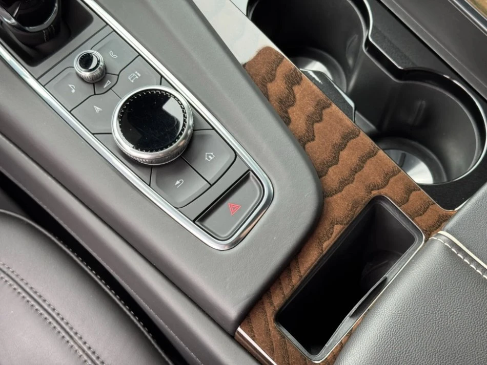 2024 Cadillac Escalade 5th Gen - Image 9 of 13