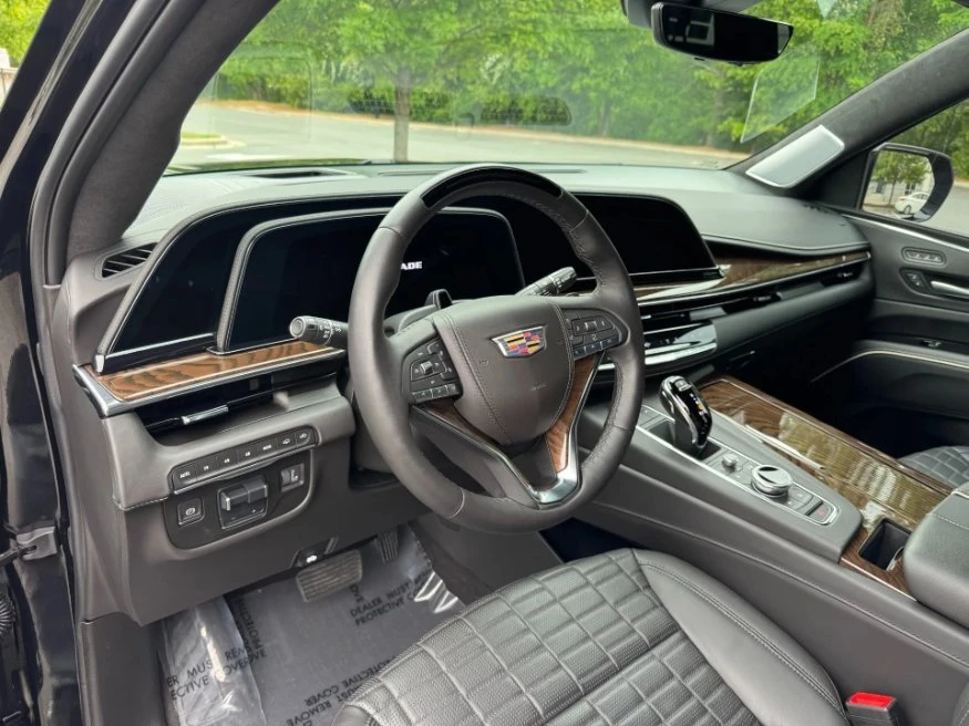 2024 Cadillac Escalade 5th Gen - Image 12 of 13