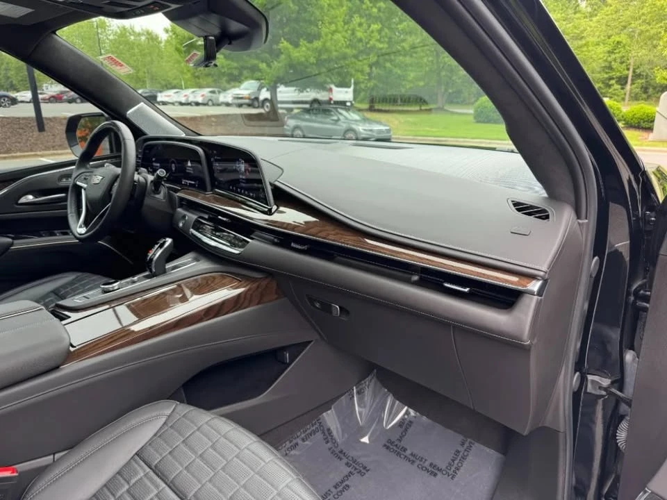 2024 Cadillac Escalade 5th Gen - Image 11 of 14