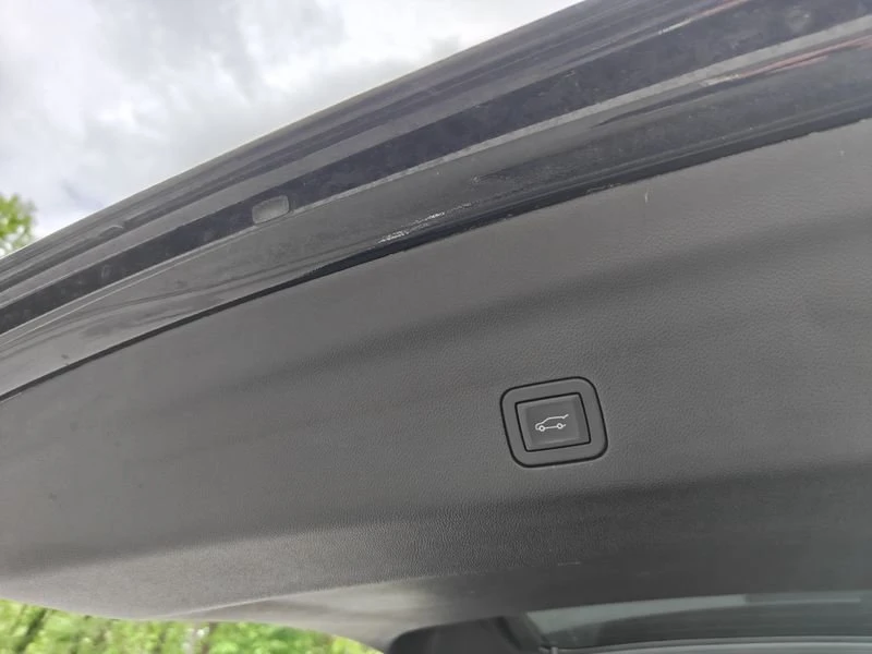 2024 Cadillac Escalade 5th Gen - Image 14 of 18
