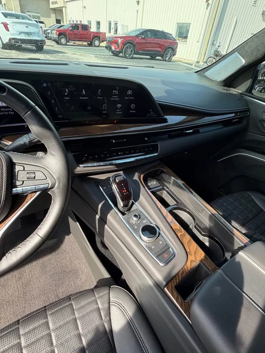 2024 Cadillac Escalade 5th Gen - Image 9 of 11