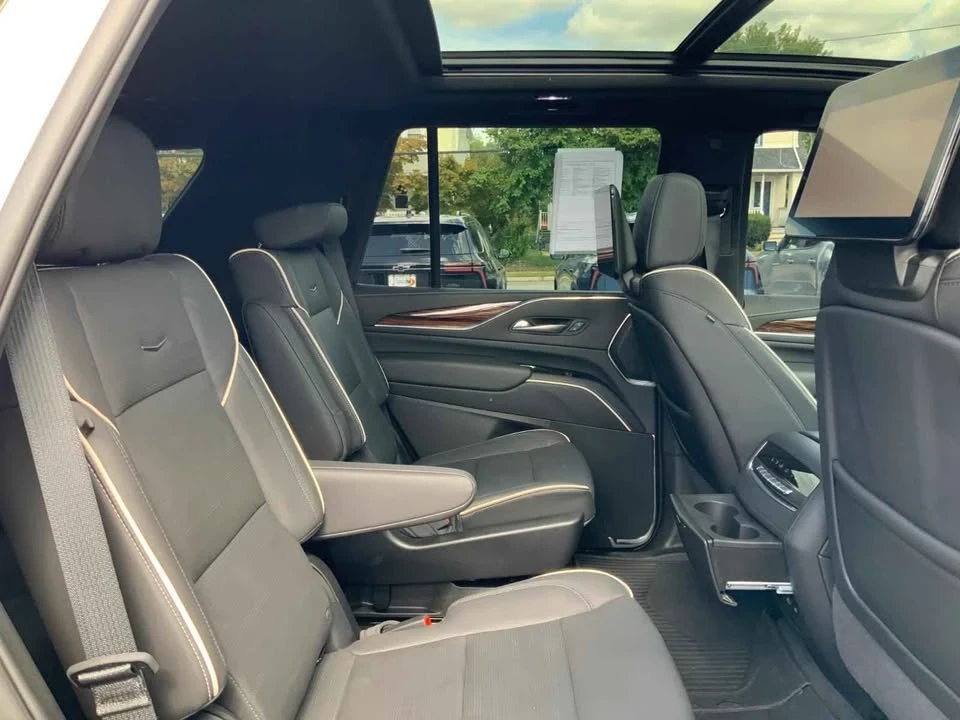 2024 Cadillac Escalade 5th Gen - Image 16 of 20