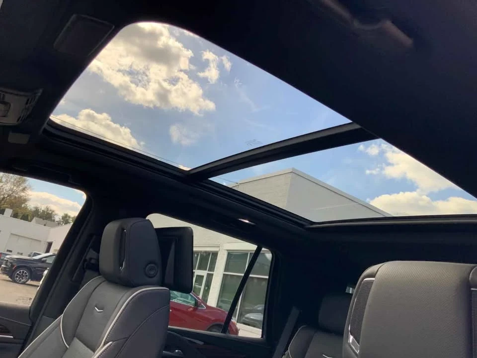 2024 Cadillac Escalade 5th Gen - Image 12 of 20