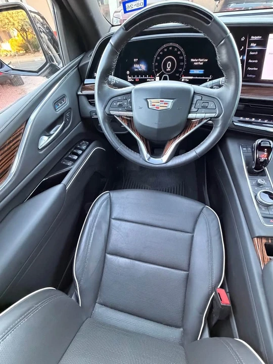 2024 Cadillac Escalade 5th Gen - Image 13 of 19