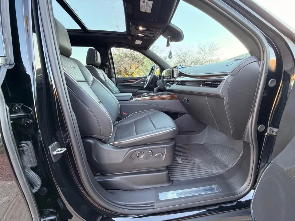 2024 Cadillac Escalade 5th Gen - Image 15 of 19