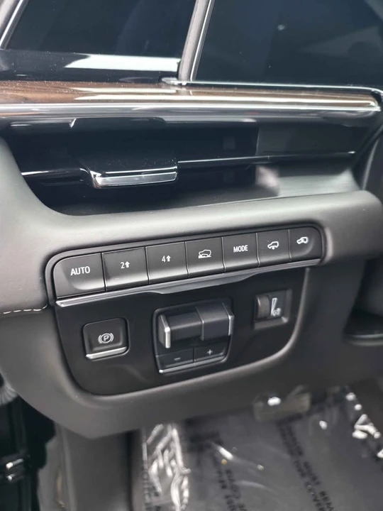 2024 Cadillac Escalade 5th Gen - Image 7 of 10