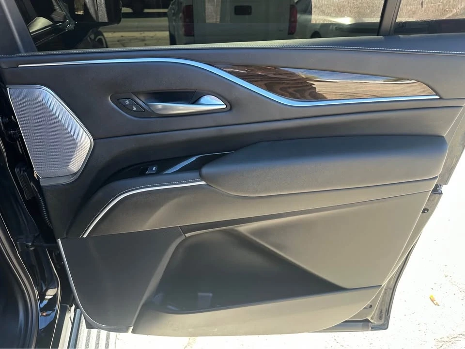 2024 Cadillac Escalade 5th Gen - Image 17 of 18