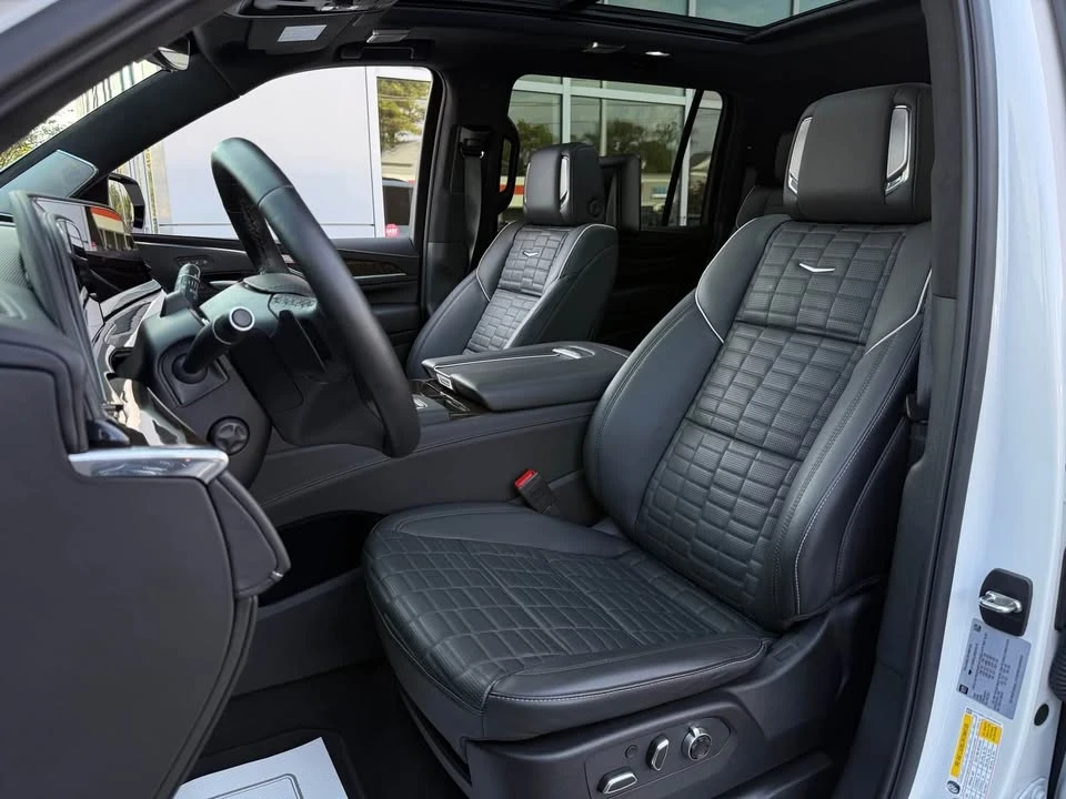 2024 Cadillac Escalade 5th Gen - Image 16 of 20