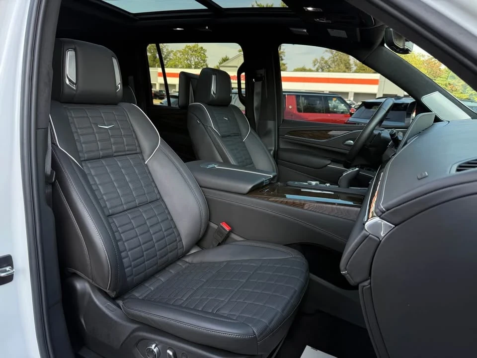 2024 Cadillac Escalade 5th Gen - Image 9 of 20