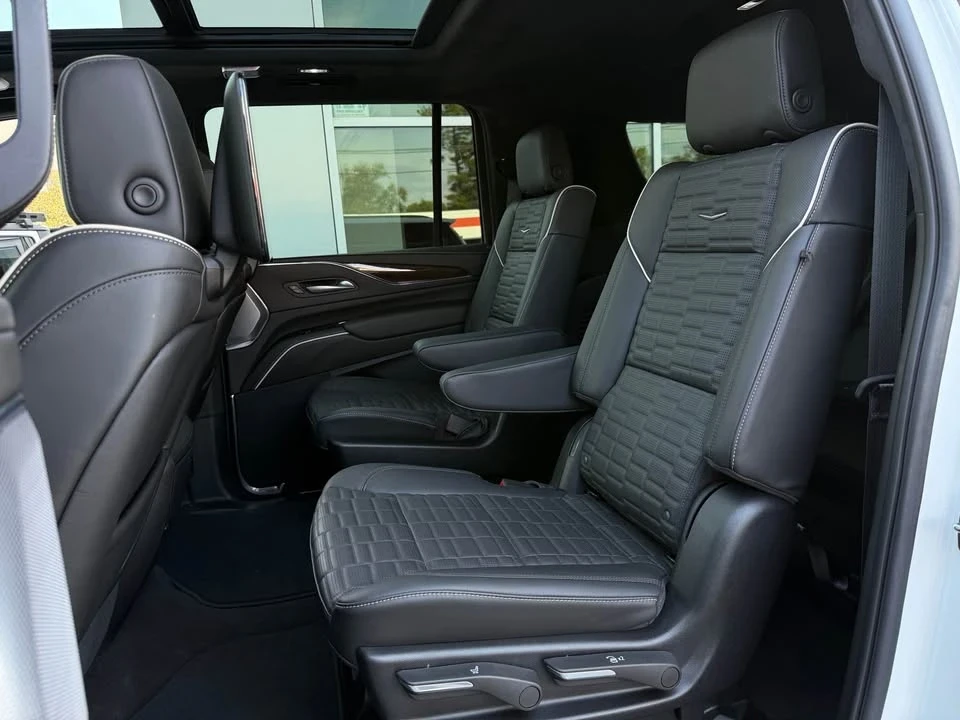2024 Cadillac Escalade 5th Gen - Image 15 of 20