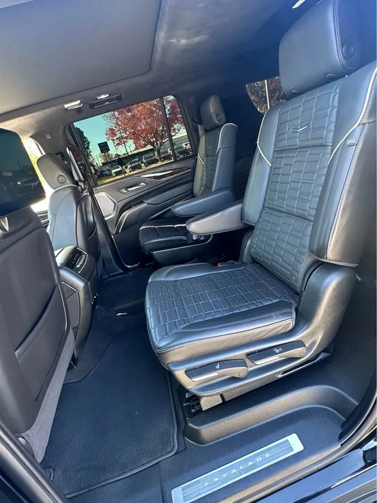 2024 Cadillac Escalade 5th Gen - Image 14 of 18