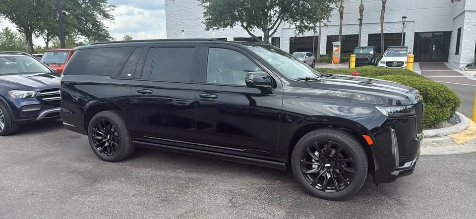 2024 Cadillac Escalade 5th Gen - Image 2 of 10
