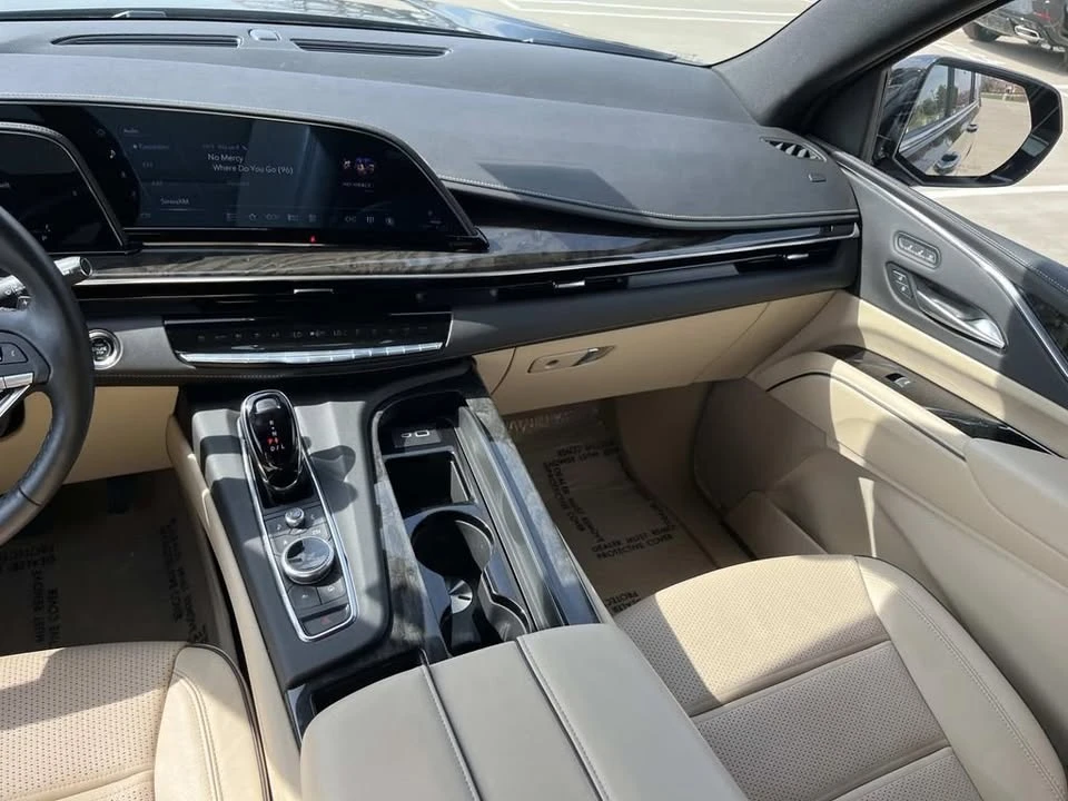 2024 Cadillac Escalade 5th Gen - Image 15 of 20