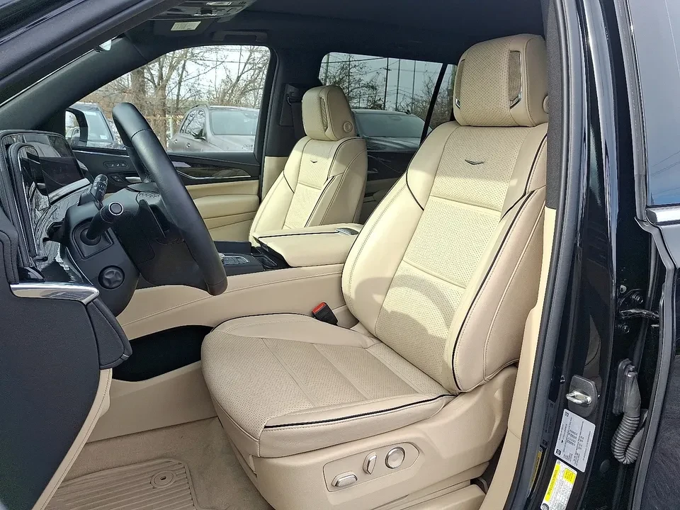 2024 Cadillac Escalade 5th Gen - Image 14 of 18