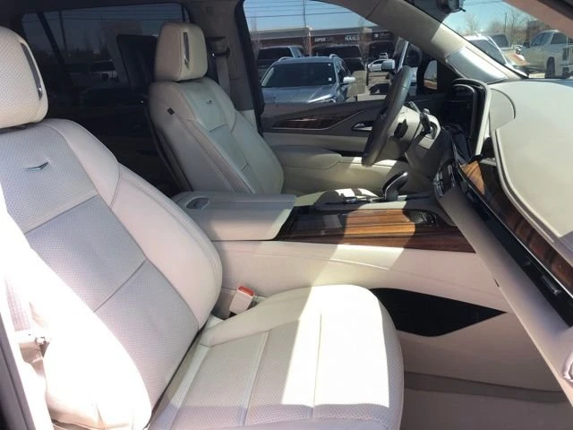 2024 Cadillac Escalade 5th Gen - Image 14 of 16