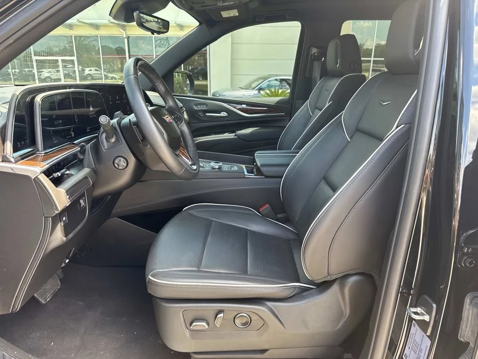 2024 Cadillac Escalade 5th Gen - Image 15 of 20