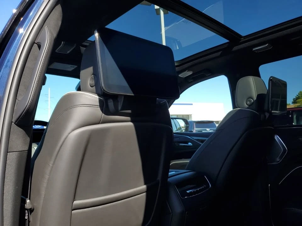 2024 Cadillac Escalade 5th Gen - Image 15 of 20