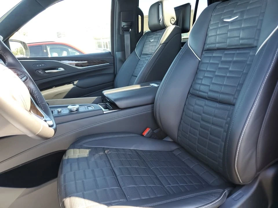 2024 Cadillac Escalade 5th Gen - Image 17 of 20