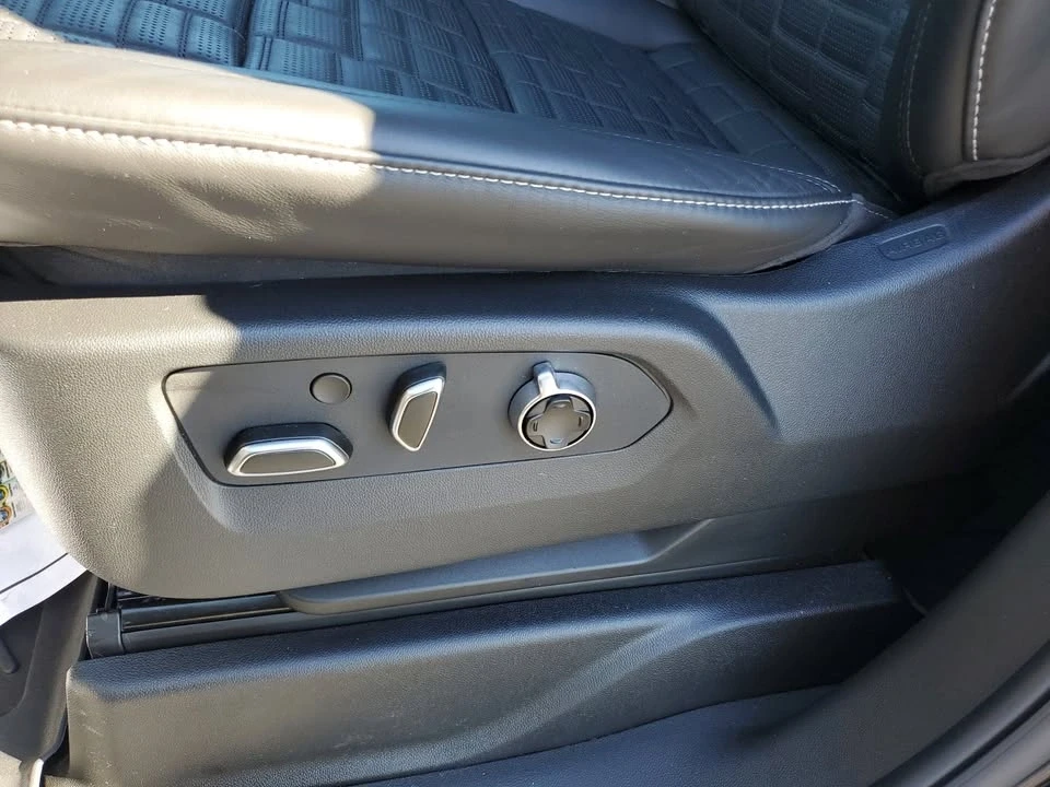 2024 Cadillac Escalade 5th Gen - Image 18 of 20